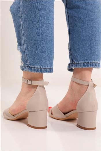 Bej Kadın Çapraz Bant Kalın Topuk Ayakkabı