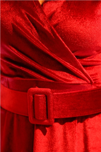 Kadın Kravuze Yaka Kemerli Kadife Abiye Elbise Kırmızı 490754