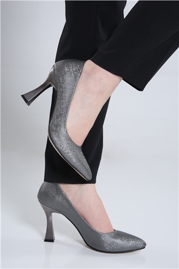 Kadın Sivri Burun Stiletto Topluklu Ayakkabı Füme