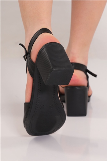 SiyahDerili Kadın Tek Bant Kalın Topuk Ayakkab