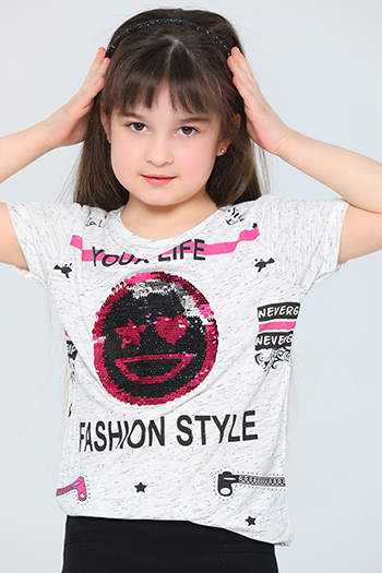 Krem Kız Çocuk Likralı Bisiklet Yaka Pul İşlemeli T-shirt