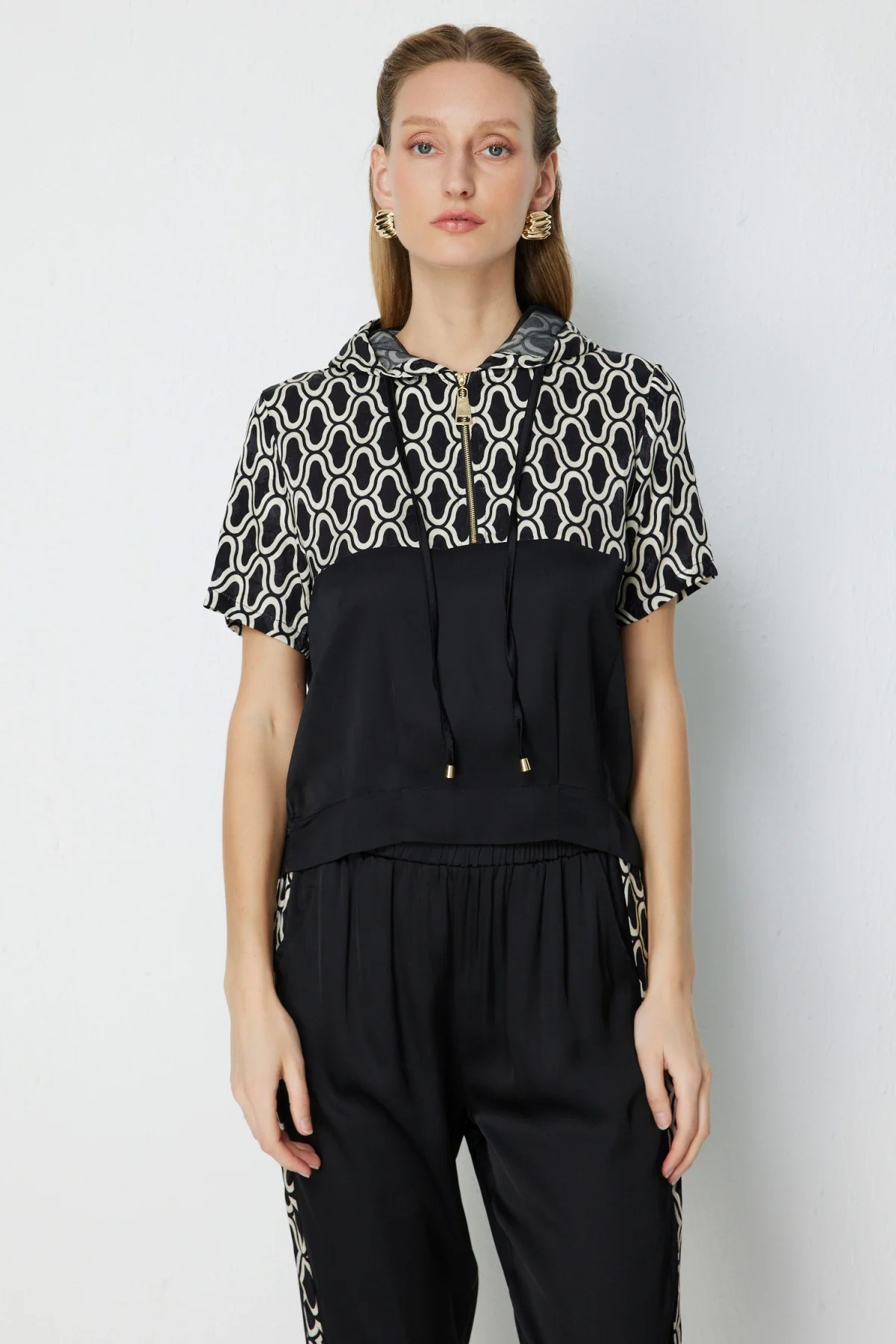 EşofmanOn Fashion EŞF. ÜST DESENLİ KAPŞONLU KISA KOLON FASHION5012776346