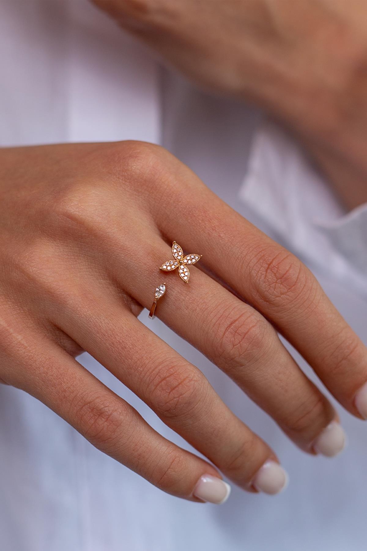 Clover Ring