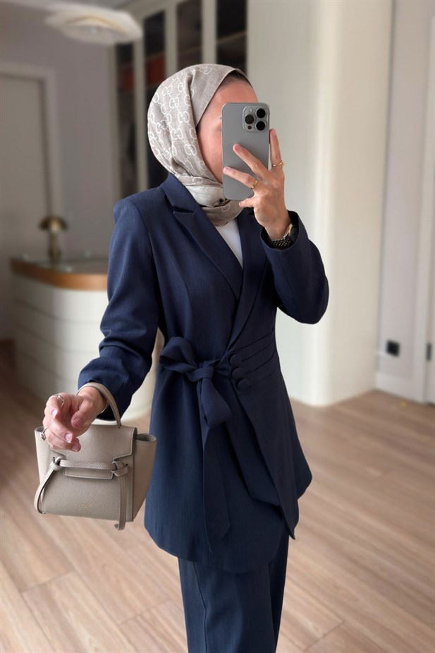 Bel Detaylı Vatkalı Ceketli Takım - Lacivert