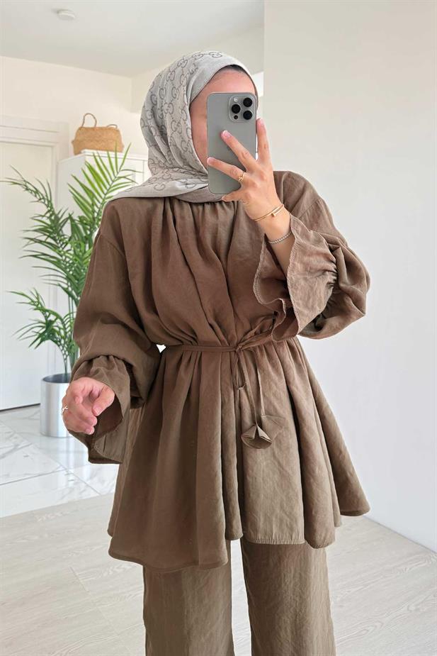 Belden Bağlamalı Rahat Kesim Takım - Kahverengi