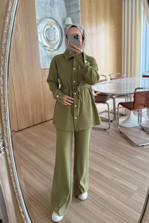 Gold Düğme Detaylı Fitilli Takım - Yağ Yeşili