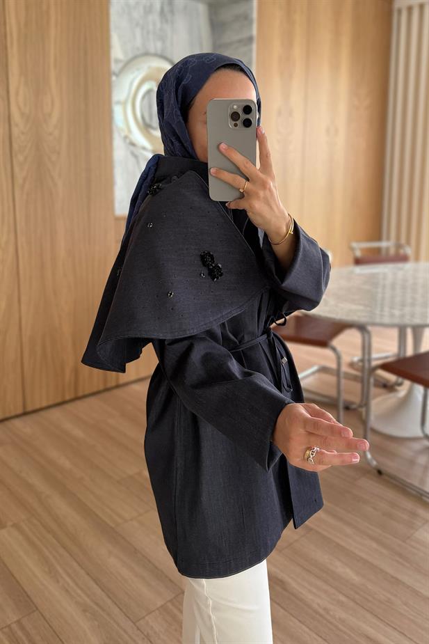 Gül Detaylı Omuz Pelerinli Trençkot - Lacivert