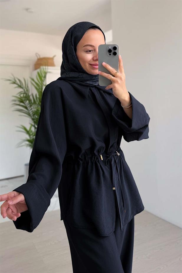 Rahat Kesim Büzgü Detaylı Takım - Siyah