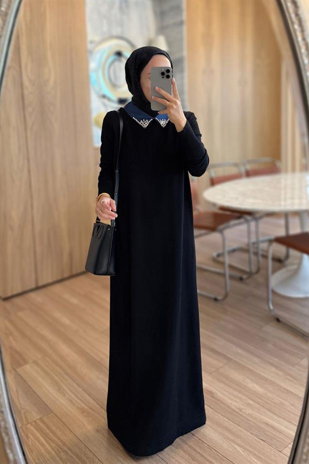 Yakası Taşlı Uzun Merserize Elbise - Siyah