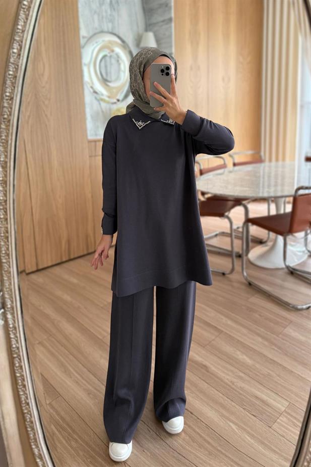 Yırtmaç Detay Yakası Taşlı Merserize Takım - Füme