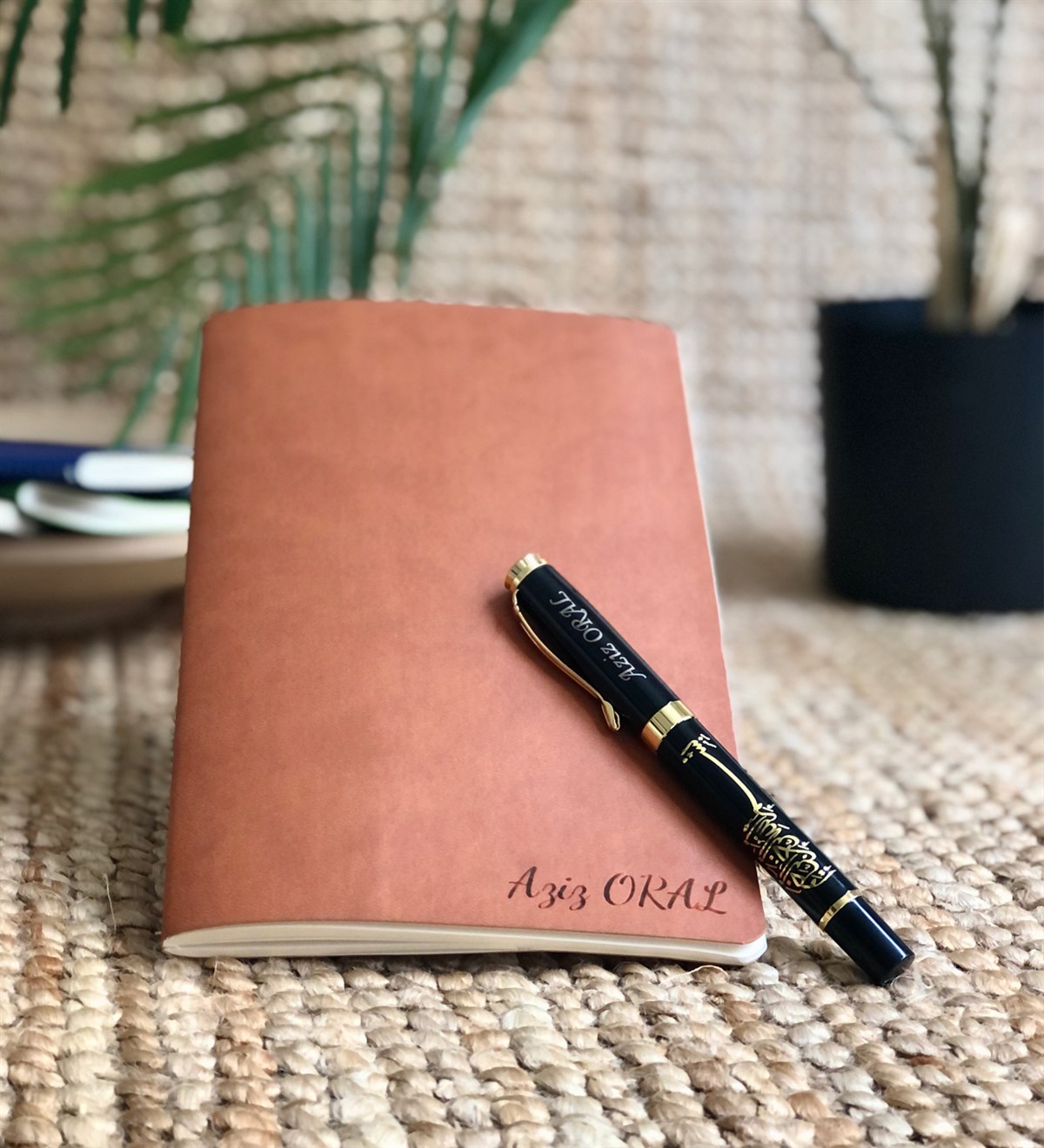  Kişiye Özel Kahve Deri Defter Ve Altın Yaldızlı Kalem Giftmoda Ko-Deri-Defter-Kalem-Kahve-Besmele 