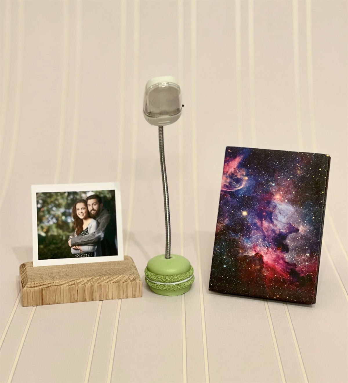  Kişiye Özel Space Mini Albüm Ahşap Fotoğraf Tutucu Ve Makaron Gece Lambası SetGiftmodaGmhs100081