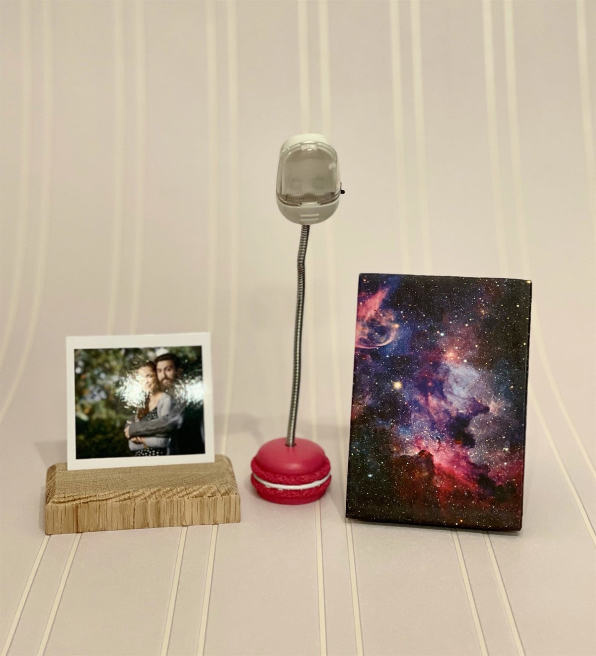  Kişiye Özel Space Mini Albüm Ahşap Fotoğraf Tutucu Ve Makaron Gece Lambası SetGiftmodaGmhs100082