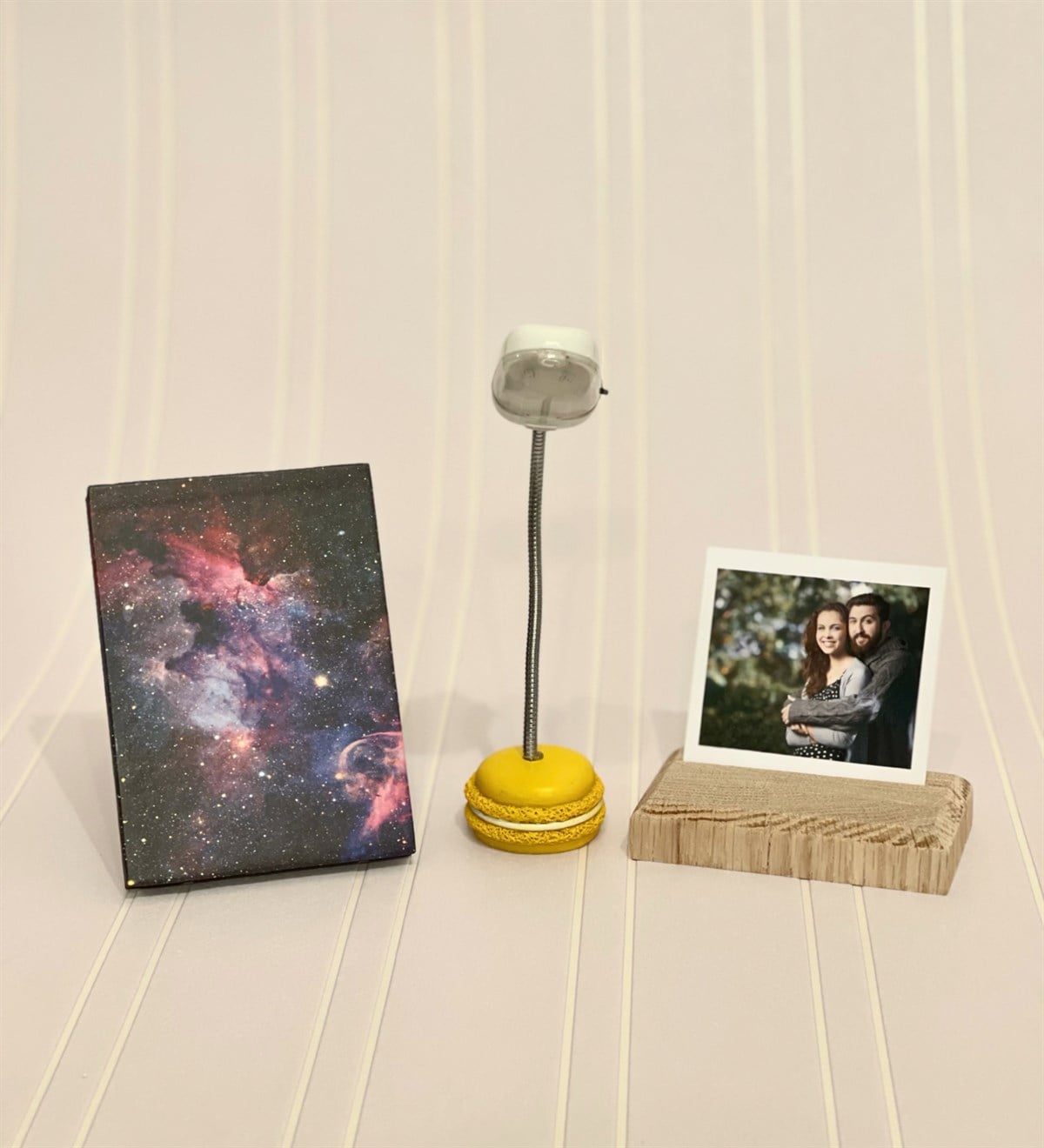  Kişiye Özel Space Mini Albüm Ahşap Fotoğraf Tutucu Ve Makaron Gece Lambası SetGiftmodaGmhs100079