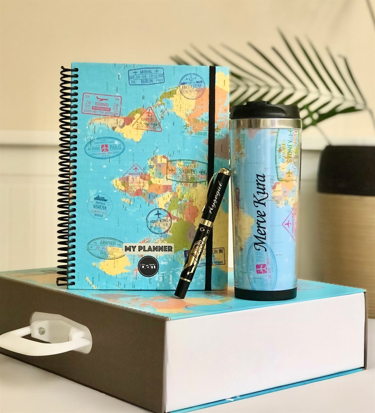  Kişiye Özel Travel Tasarımlı Özel Kutulu Hediye Seti GiftmodaTravel-Mug-MKA-Ko