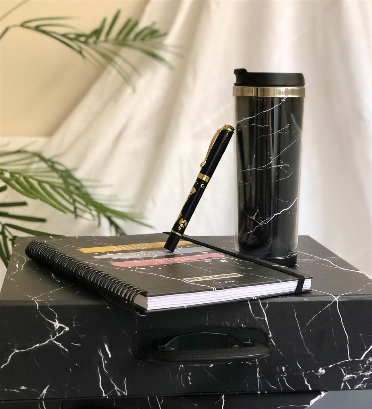  Siyah Mermer Tasarımlı Özel Kutulu Hediye Seti Giftmoda Siyah-Mermer-Mug-MKA