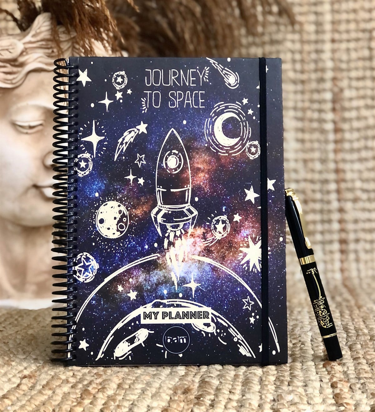  Space Roket Tarihsiz Haftalık Planlayıcı Ve Altın Yaldızlı KalemGiftmodaGmp-006-Kalem-Besmele