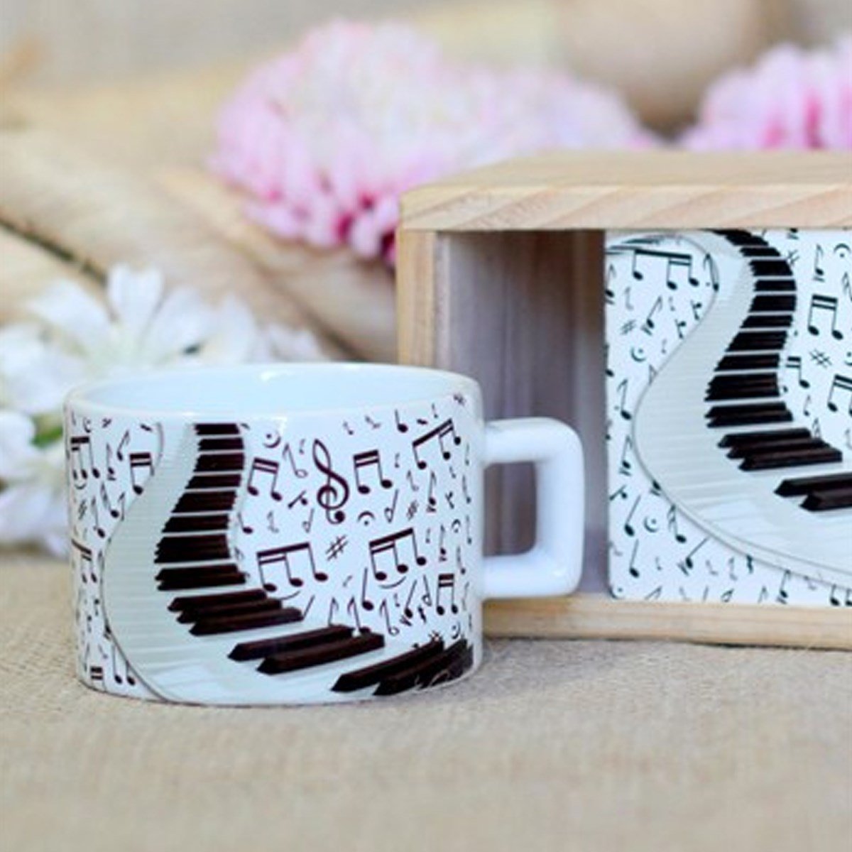 Ahşap Kutusunda Piyano Nota Tasarımlı Kupa BardakMarkasızGM00013