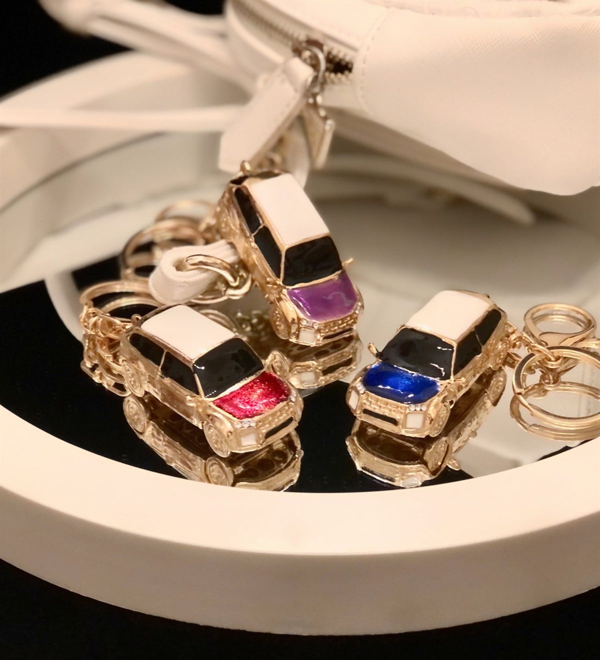 Araba Figürlü Taşlı AnahtarlıkGiftmodaGman100002