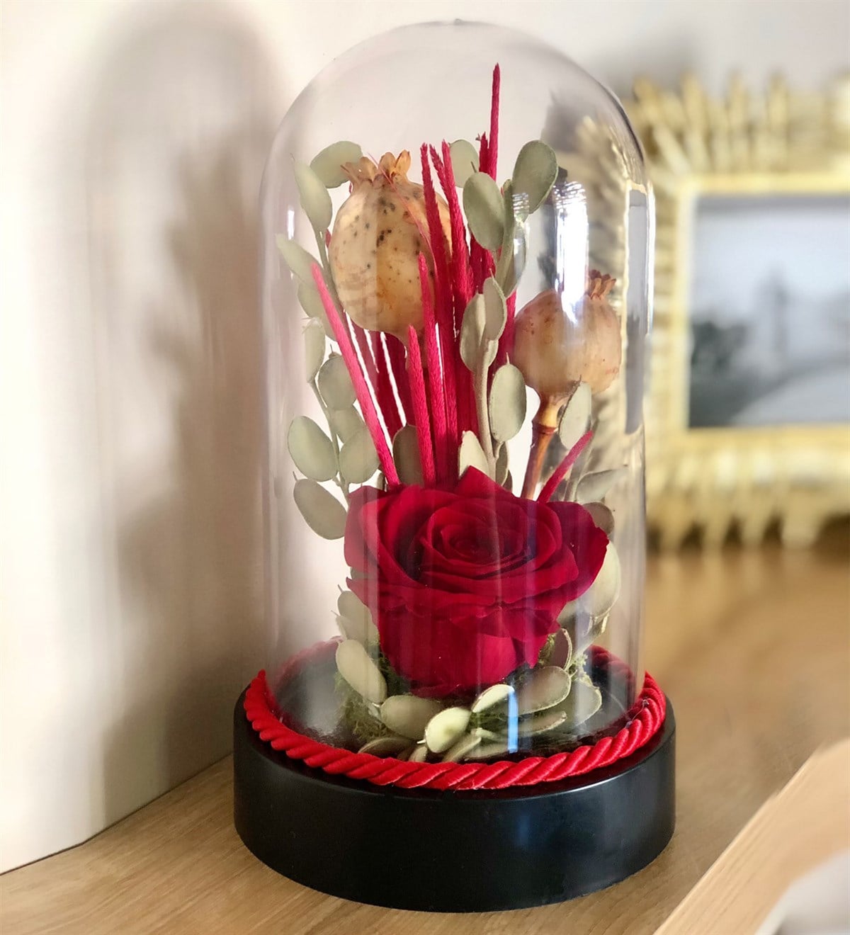 Fanus İçinde Solmayan GülGiftmodaAkrilik-Gül