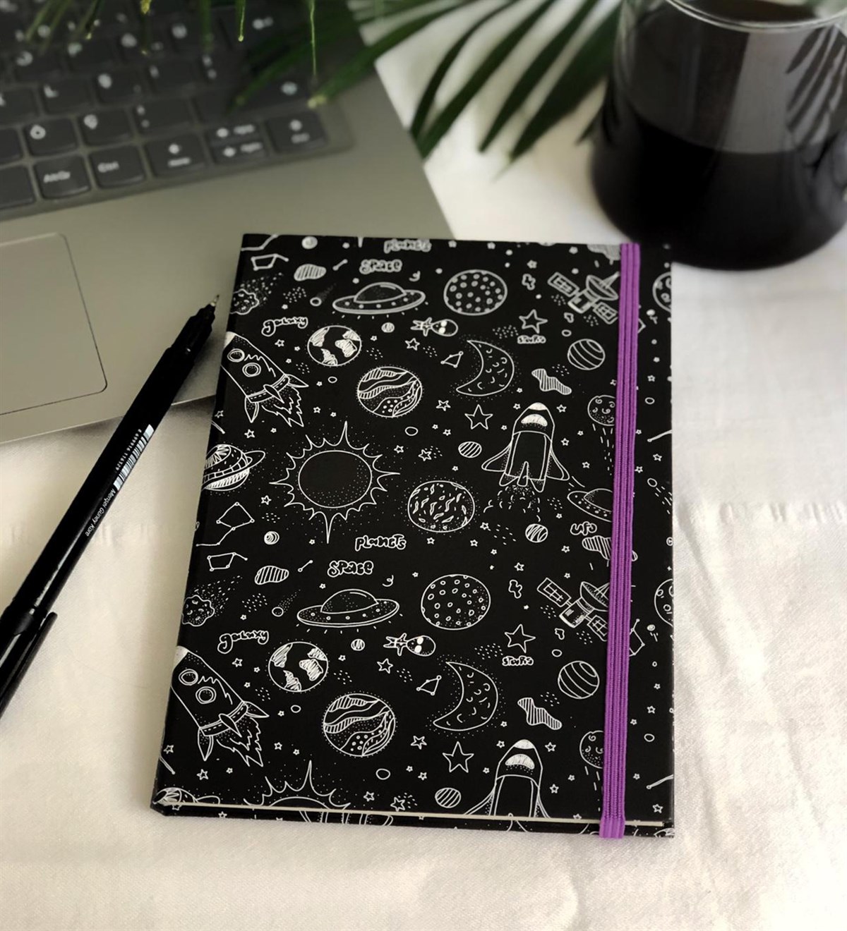 Galaxy Tasarımlı Lastikli DefterGiftmodaGalaxy-Lastikli-Defter