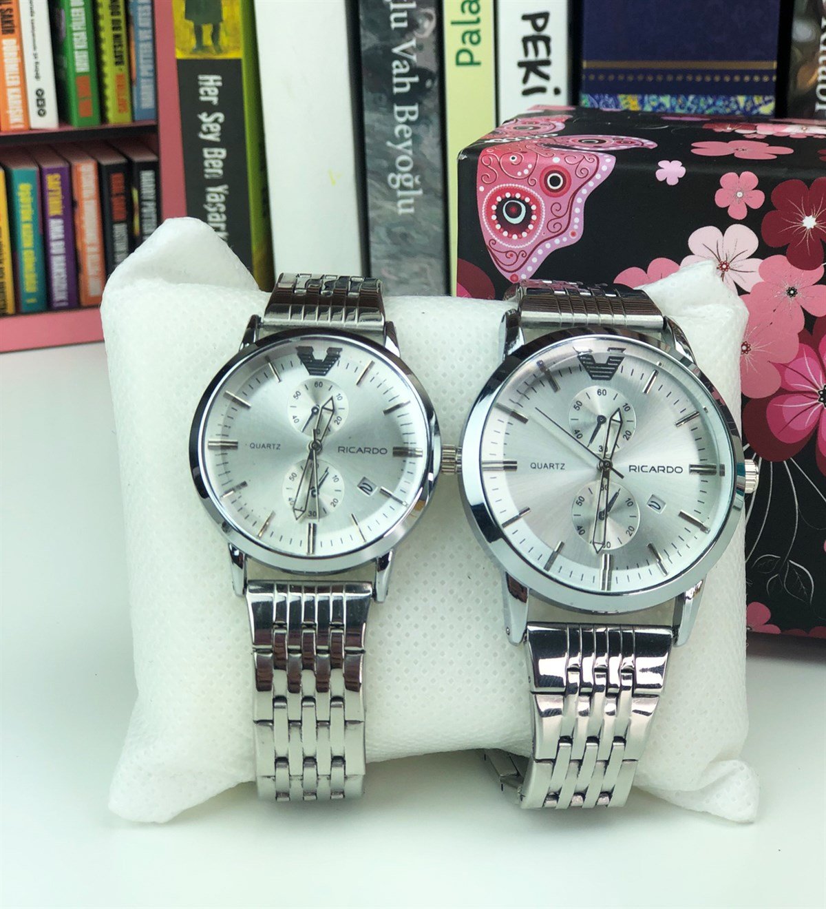 Gri Metal Kordonlu Beyaz Çift SaatiGiftmodaGri-Metal-Beyaz-Kadran