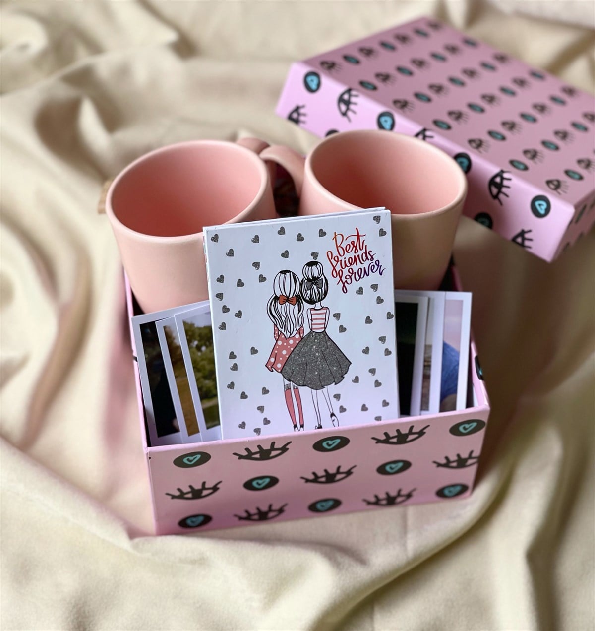 Kişiye Özel Best Friends Tasarımlı Mini Albüm Ve 2'li Pembe Bulut Kupa Mini Hediye SetigiftmodaGmhs100867