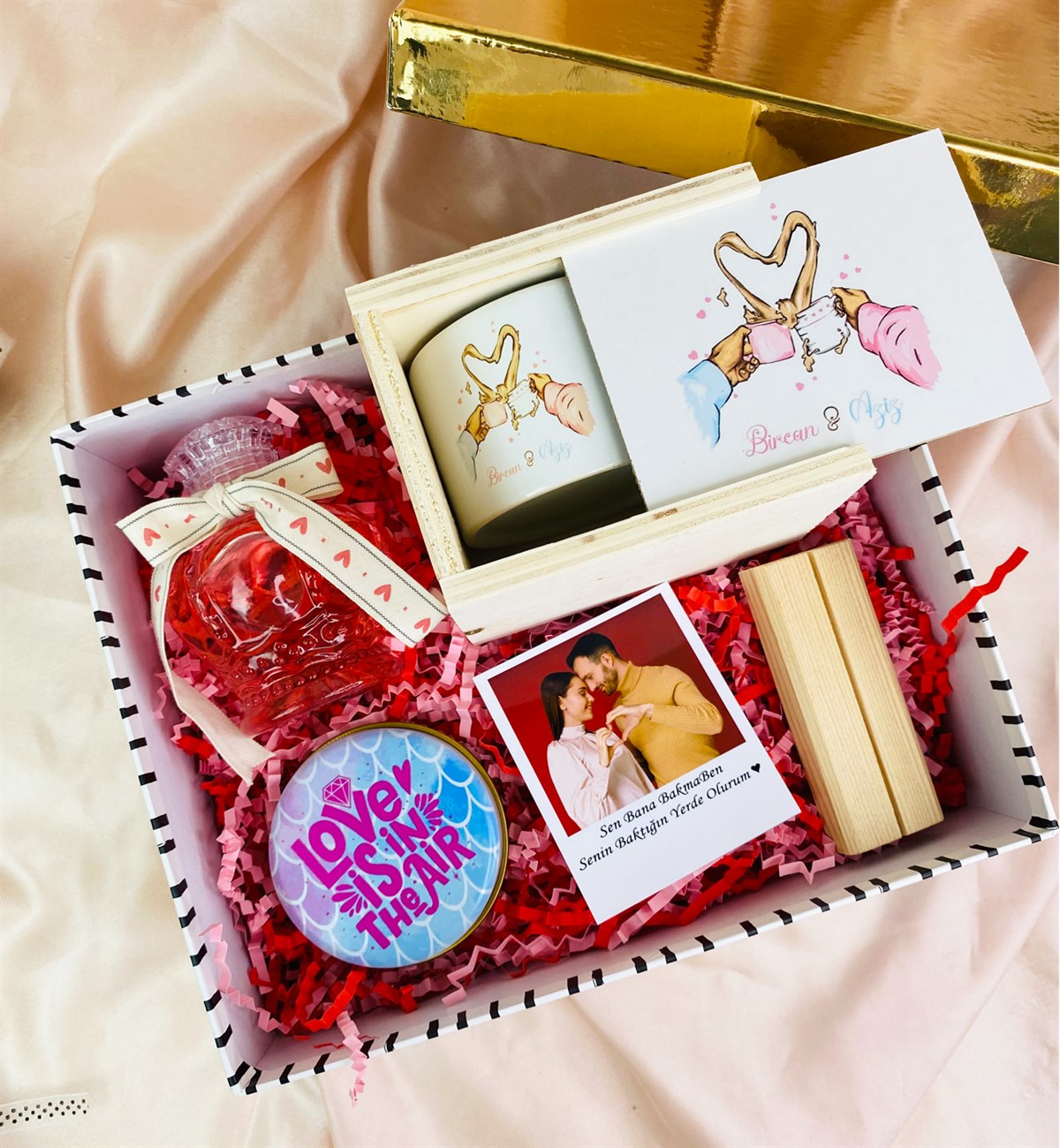 Kişiye Özel Kalp Kutulu Kupa Ve Japon Kiraz Çiçeği Esanslı Kolanya Hediye SetigiftmodaGmhs101469