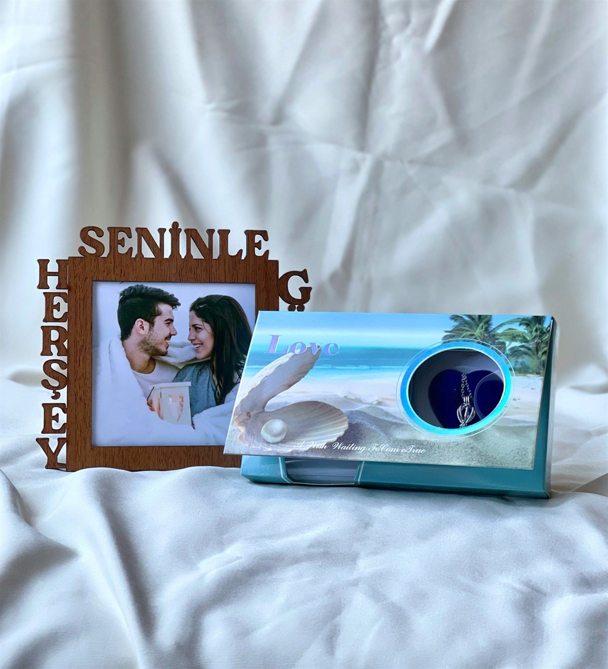 Ahşap Herşey Seninle Güzel Çeçeve Ve İnci Kolye Hediye SetiGiftmodaGmhs100718