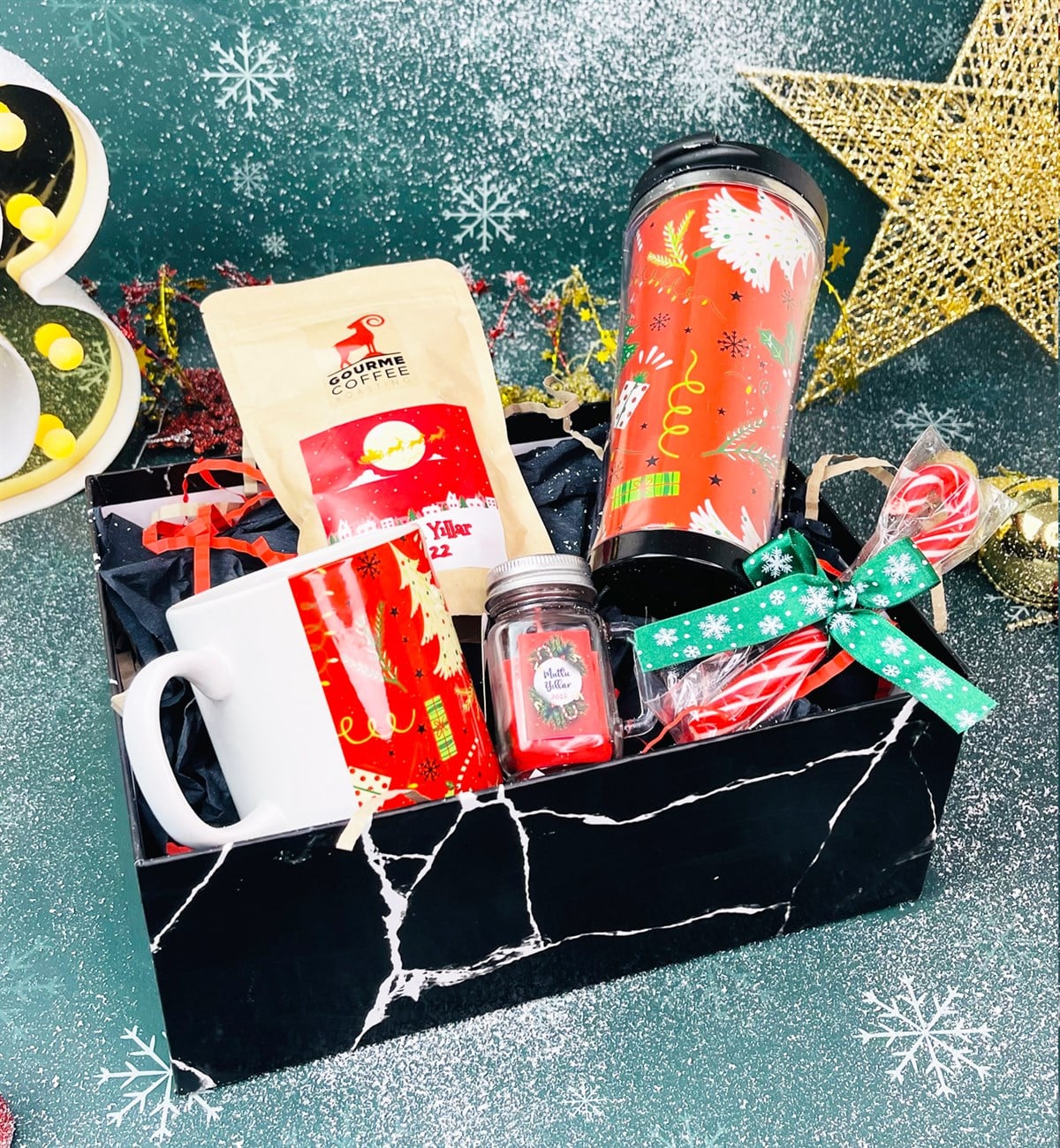 Kırmızı Yeni Yıl Tasarımlı Mug Bardak Filtre Kahve Kupa Baston Şeker Ve Kokulu Mum Yılbaşı SetigiftmodaGmhs101333