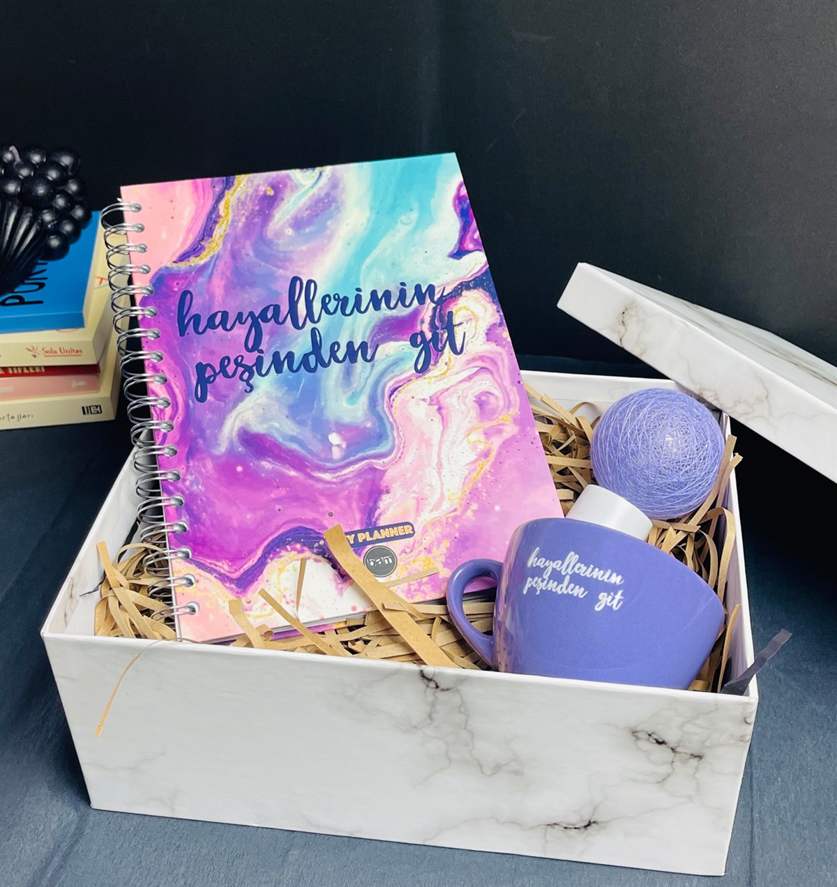 Hayallerinin Peşinden Git Tasarımlı Pembe 6 Cm Kupa Konuşan Ajanda Ve Mini Hasaır Lamba SetgiftmodaGmhs101241