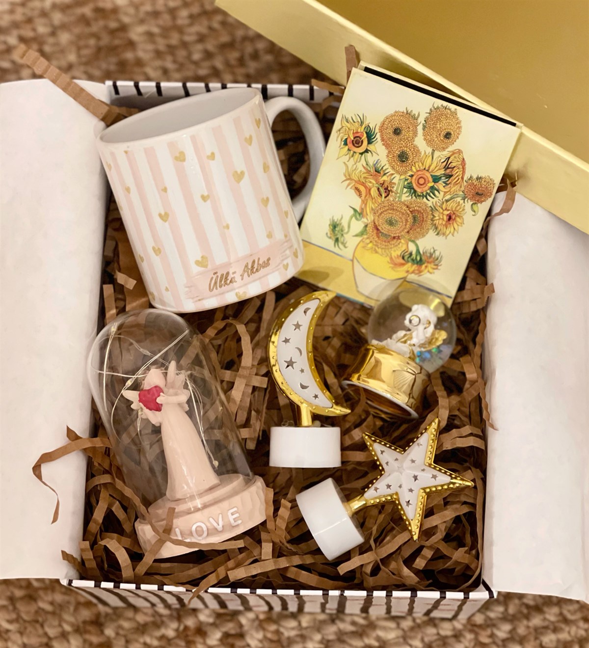 Kişiye Özel Altın Işıltılı Kalp Kupa Işıklı Melek Biblo Mini Kar küresi Ve Mini Albüm Kadınlara Özel Hediye SetiGiftmodaGmhs100422