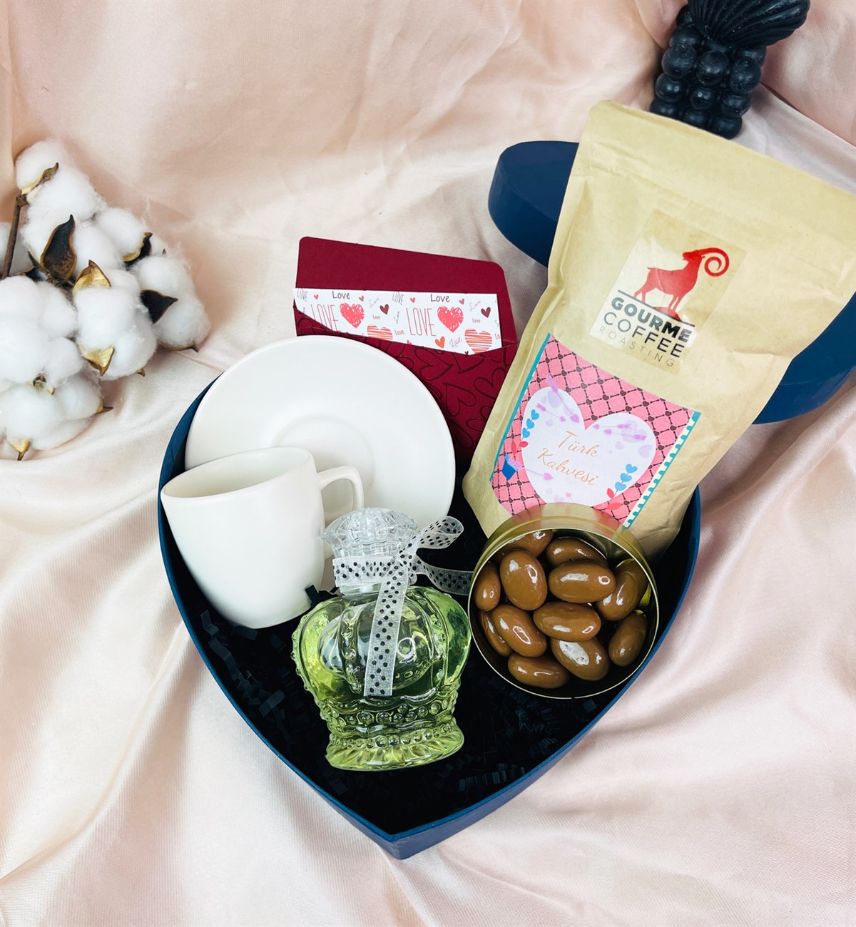 Özel Kalp Kutulu Türk Kahvesi Ve Bisküvili Badem Draje Sevgiliye Hediye Setigiftmoda Gmhs101442