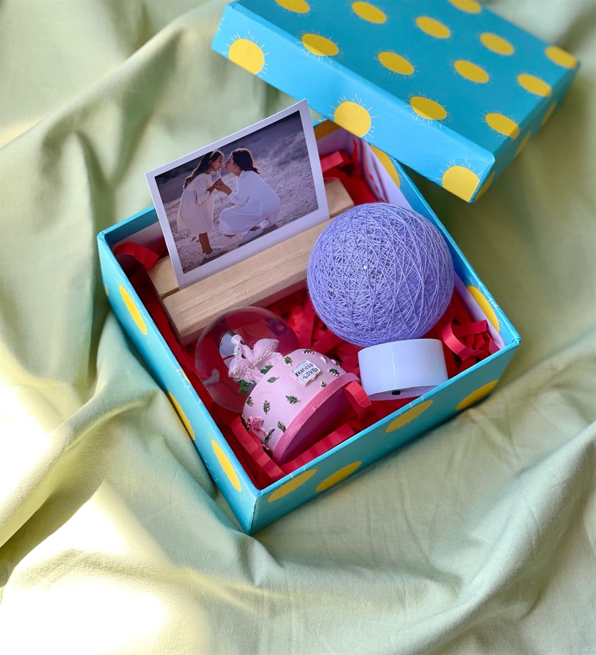 Özel Kutulu Mini Flamingo Kar Küresi Ahşap Fotoğraf Tutucu Ve Mini Hasır Lamba Hediye SetiGiftmodaGmhs100729