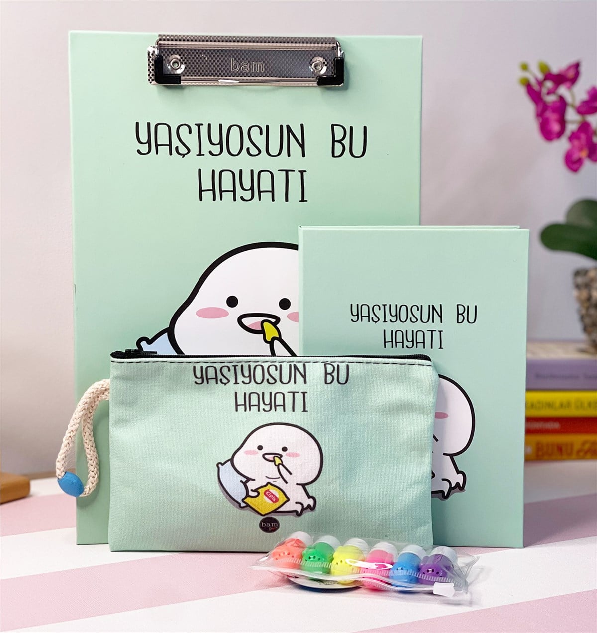 Yaşıyosun Hayatı Tasarımlı Sekreterlik Lastikli Defter Kalemlik Ve Kapsül Kalem SetgiftmodaGmhs101184