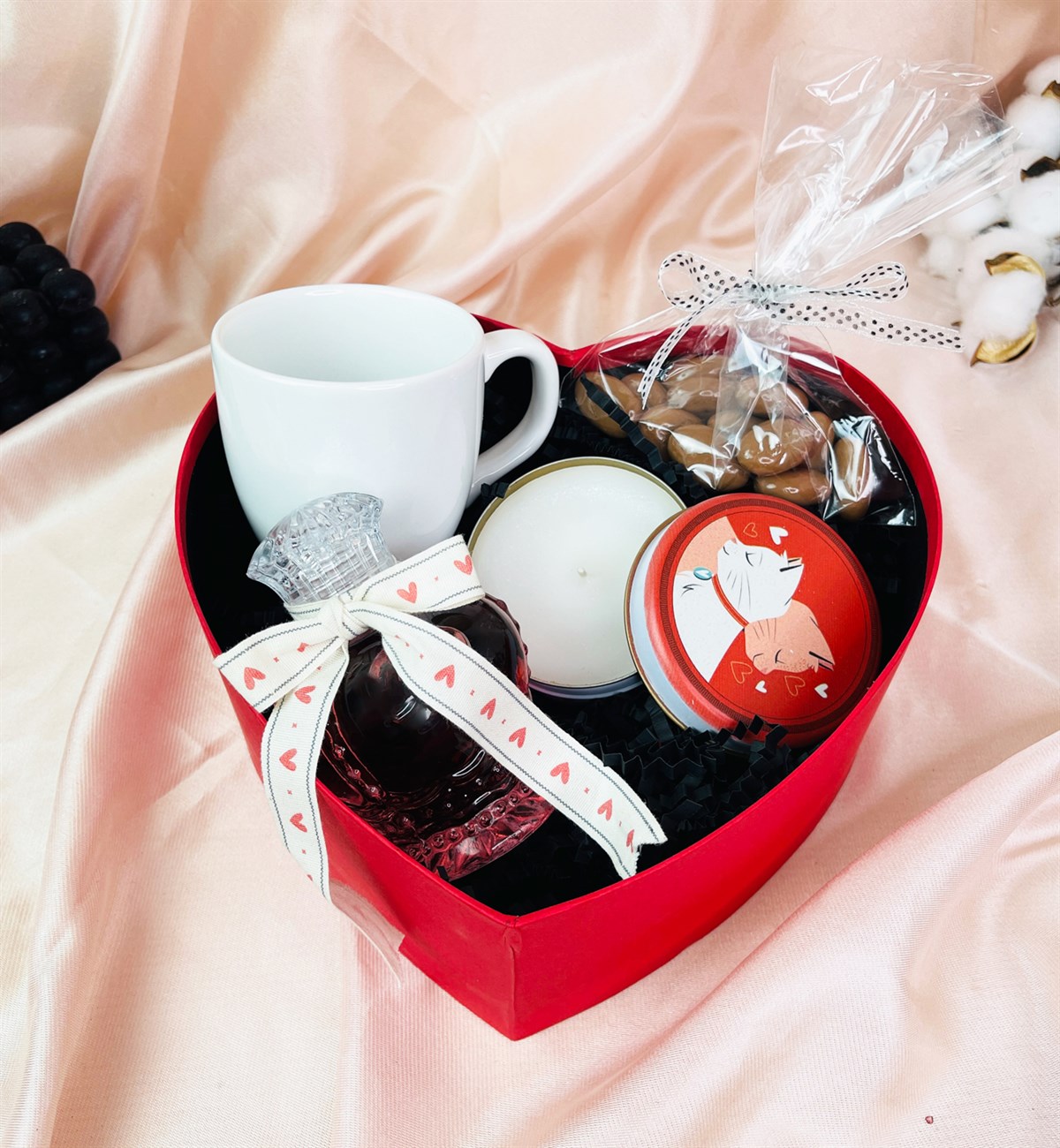 Özel Kalp Kutulu Japon Kiraz Çiçeği Esanslı Kolanya Sevgiliye Hediye SetigiftmodaGmhs101434