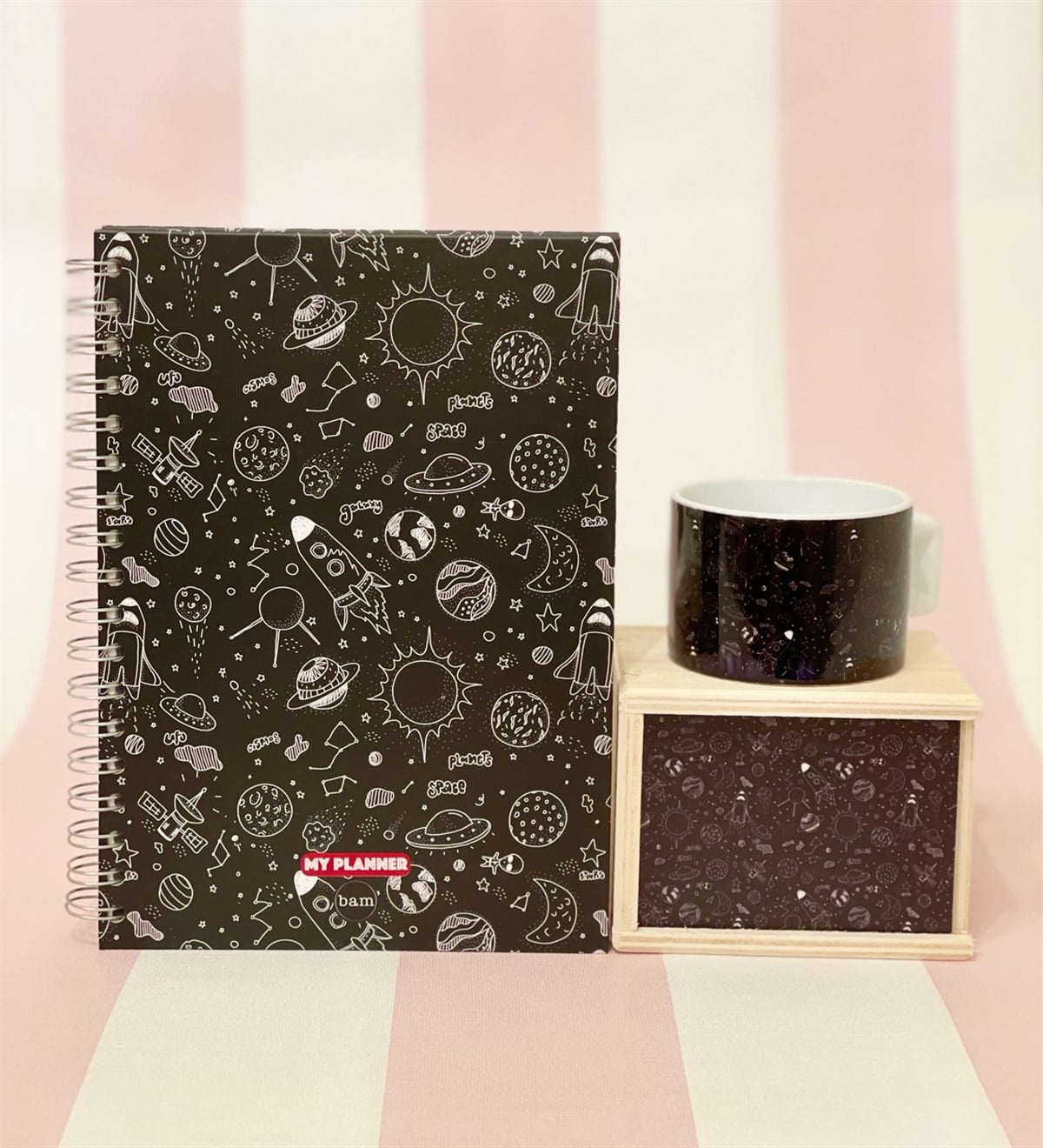 Galaxy Tasarımlı Konuşan Ajanda Ve Kutulu Kupa Hediye SetiGiftmodaGmhs100488