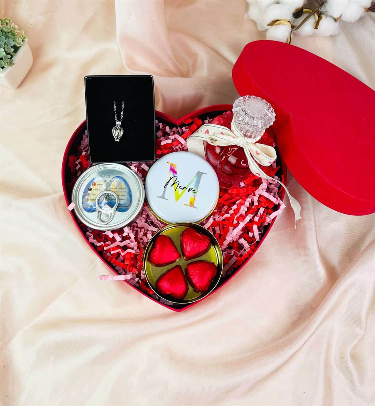 Kişiye Özel Love Blast Tasarımlı Kalp Kutulu SetgiftmodaGmhs101541