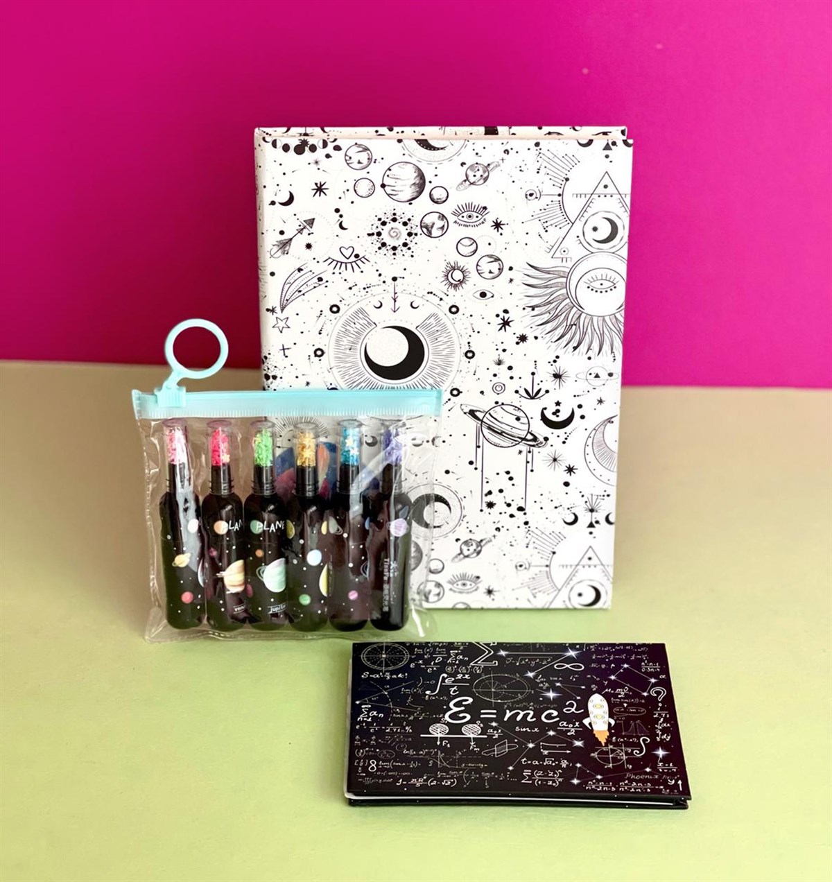 Beyaz Tarot Tasarımlı Lastikli Defter Emc2 Mini Albüm Ve Galaxy Keçeli Kalem giftmodaGmhs101166