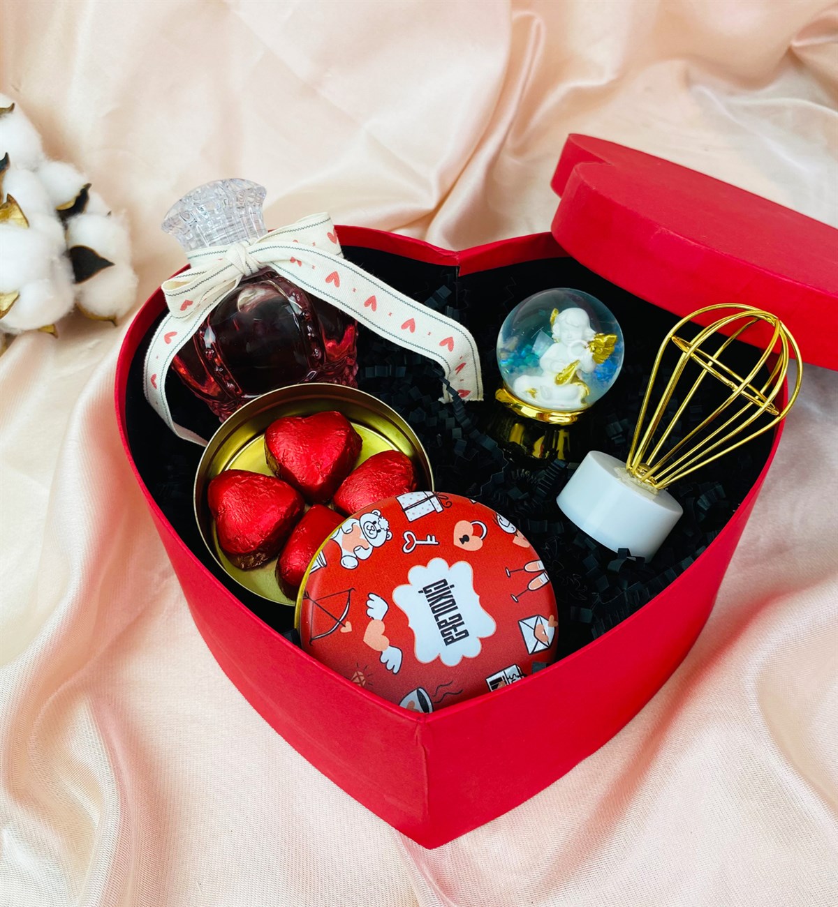 Özel Kalp Yaldızlı Mini Kalp Çikolata Ve Japon Kiraz Çiçeği Esanslı Kolanya Hediye SetigiftmodaGmhs101460