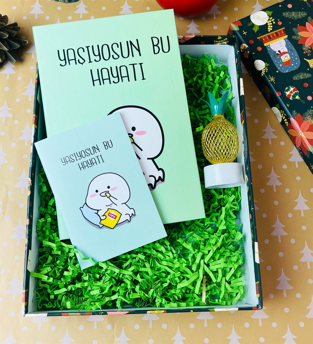 Yaşıyosun Bu Hayatı Tasarımlı Yeşil Yılbaşı Hediye SetigiftmodaGmhs101846