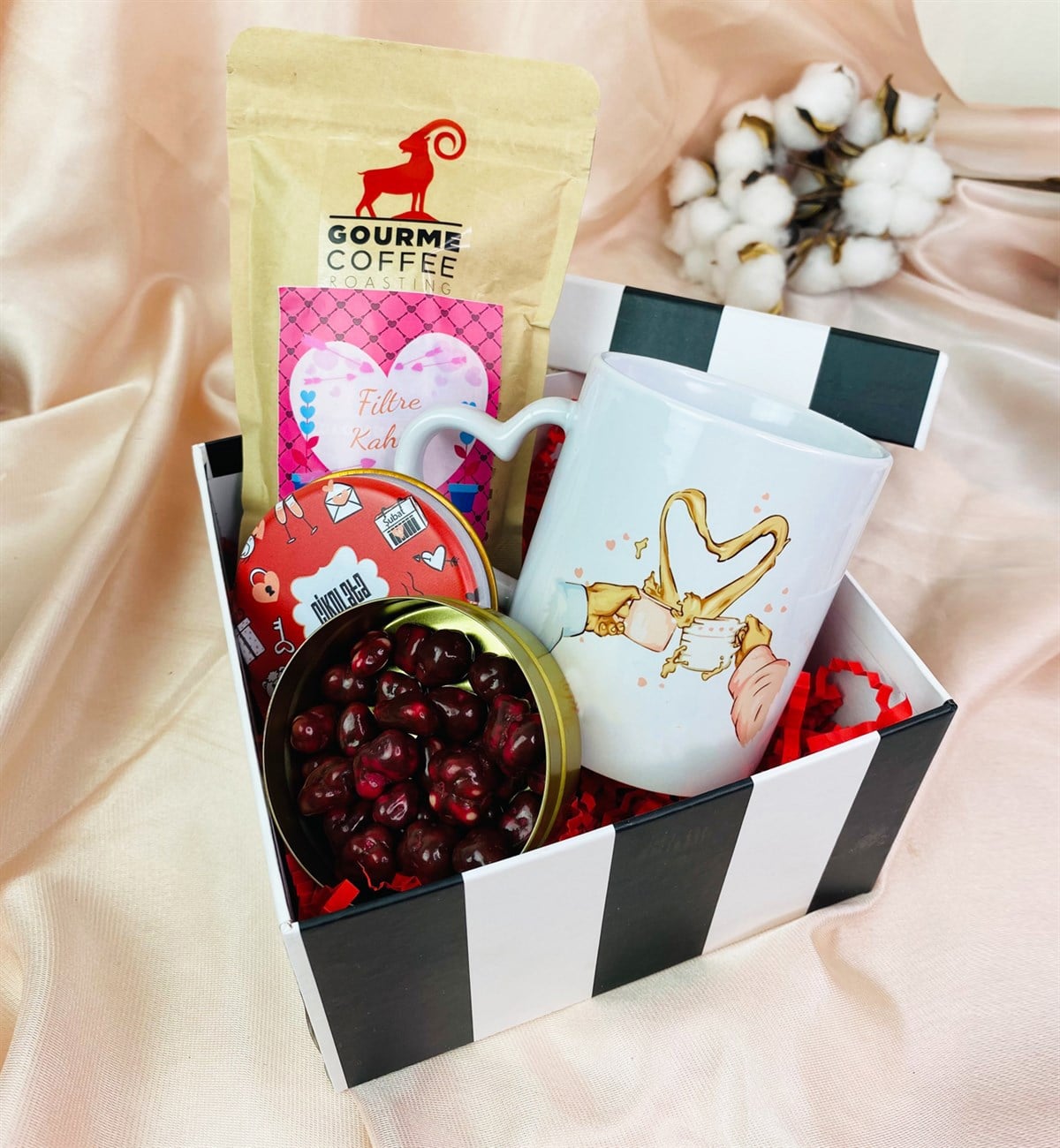 Kalp Kulplu Sevgili Kupa Filtre Kahve Ve Böğürtlenli Draje SetgiftmodaGmhs101488