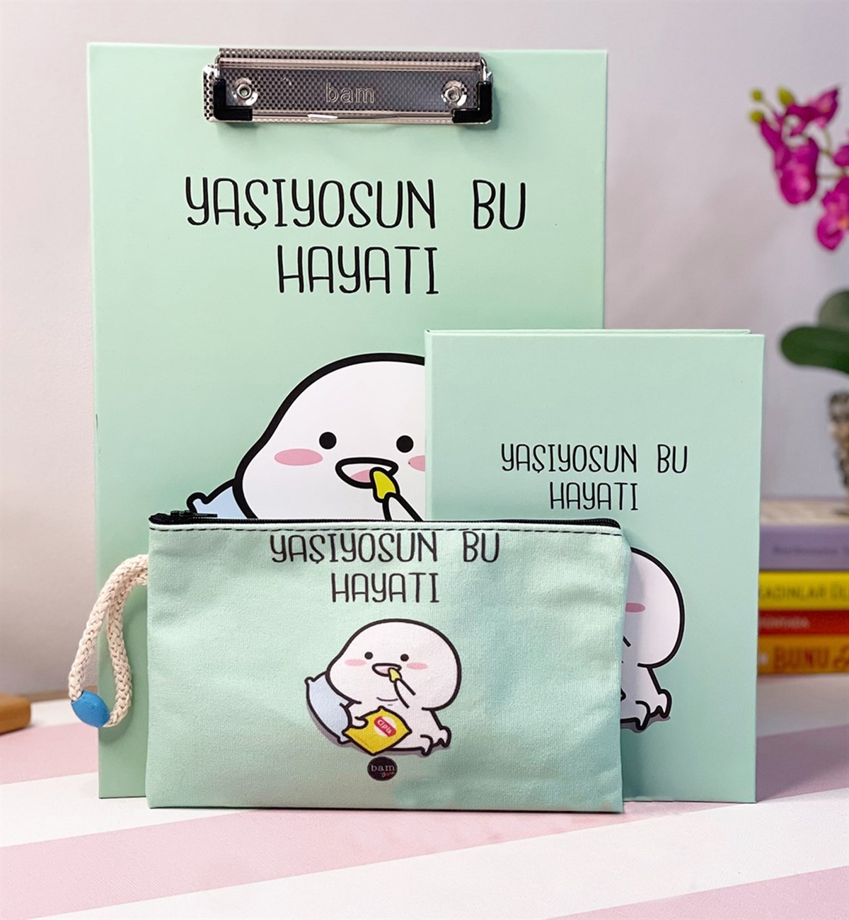 Yaşıyosun Bu Hayatı Tasarımlı Defter Kalemlik Ve Sekreterlik Kırtasiye SetigiftmodaGmhs101357