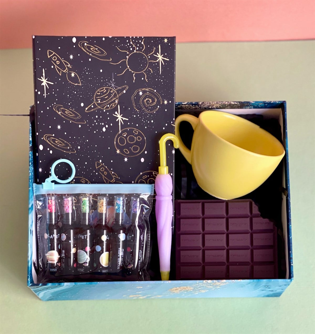 Çizgi Galaxy Lastikli Defter Galaxy 6'lı Keçeli Kalem 6 Cm Kupa Şemsiye Kalem Ve Çikolata DefterGiftmodaGmhs101122