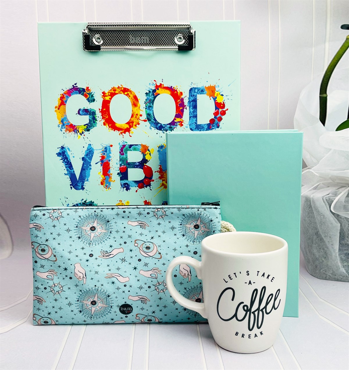 Good Vibes Tasarımlı Sekreterlik Yeşil Tarot Kalemlik Su Yeşili Defter Ve Kahve Molası 9 Cm Kupa giftmodaGmhs101213