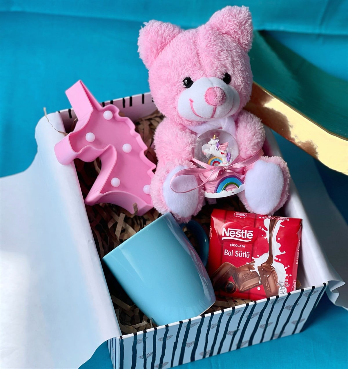 Pembe Peluş Ayıcık Unicorn Lamba Mavi Bulut Kupa Çikolata Ve Mini Unicorn Gökkuşağı Kar Küresi SetgiftmodaGmhs100760