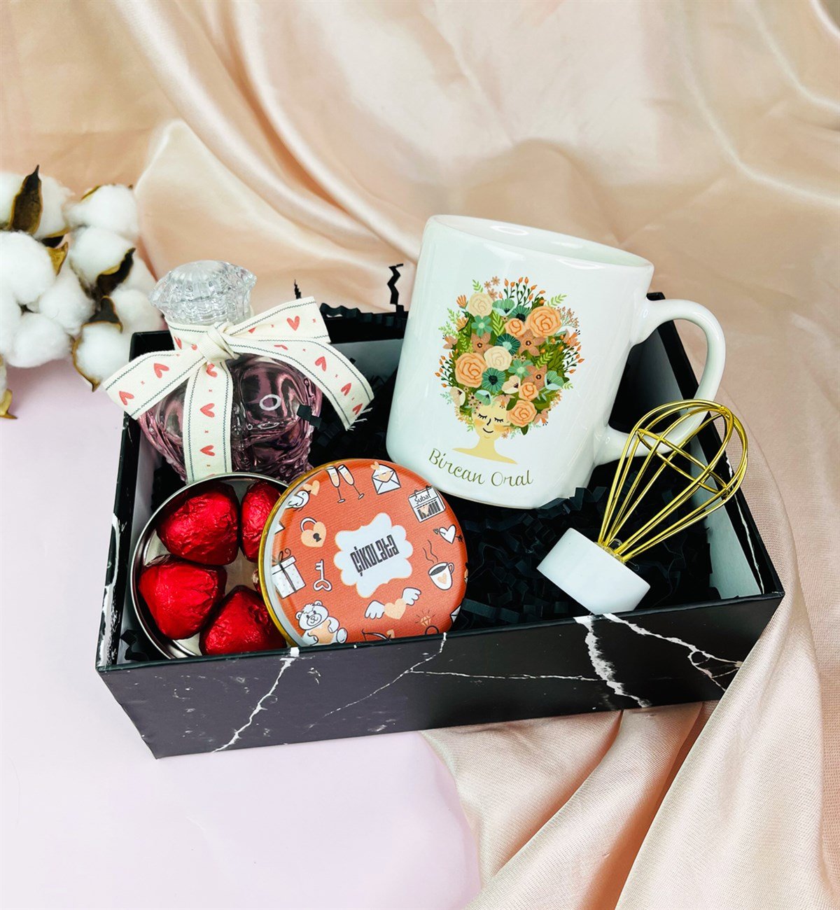 Kişiye Özel Çiçek Kadın Tasarımlı Kadınlara Özel Hediye Seti giftmodaGmhs101602