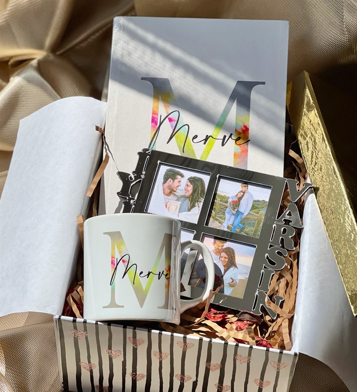 Kişiye Özel Gümüş İyiki Varsın Çerçeve Özel Harfli Ajanda Ve Kupa Hediye SetigiftmodaGmhs100636