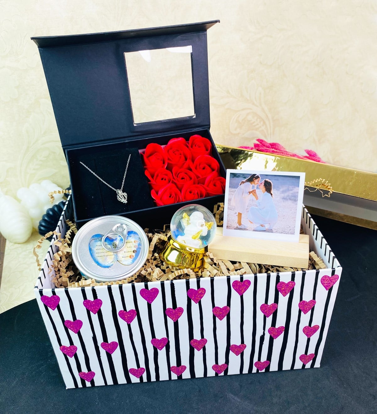  Kişiye Özel Ahşap Fotoğraf Tutuculu Ve İnci Kolyeli Premium Hediye Seti giftmodaGmhs101636