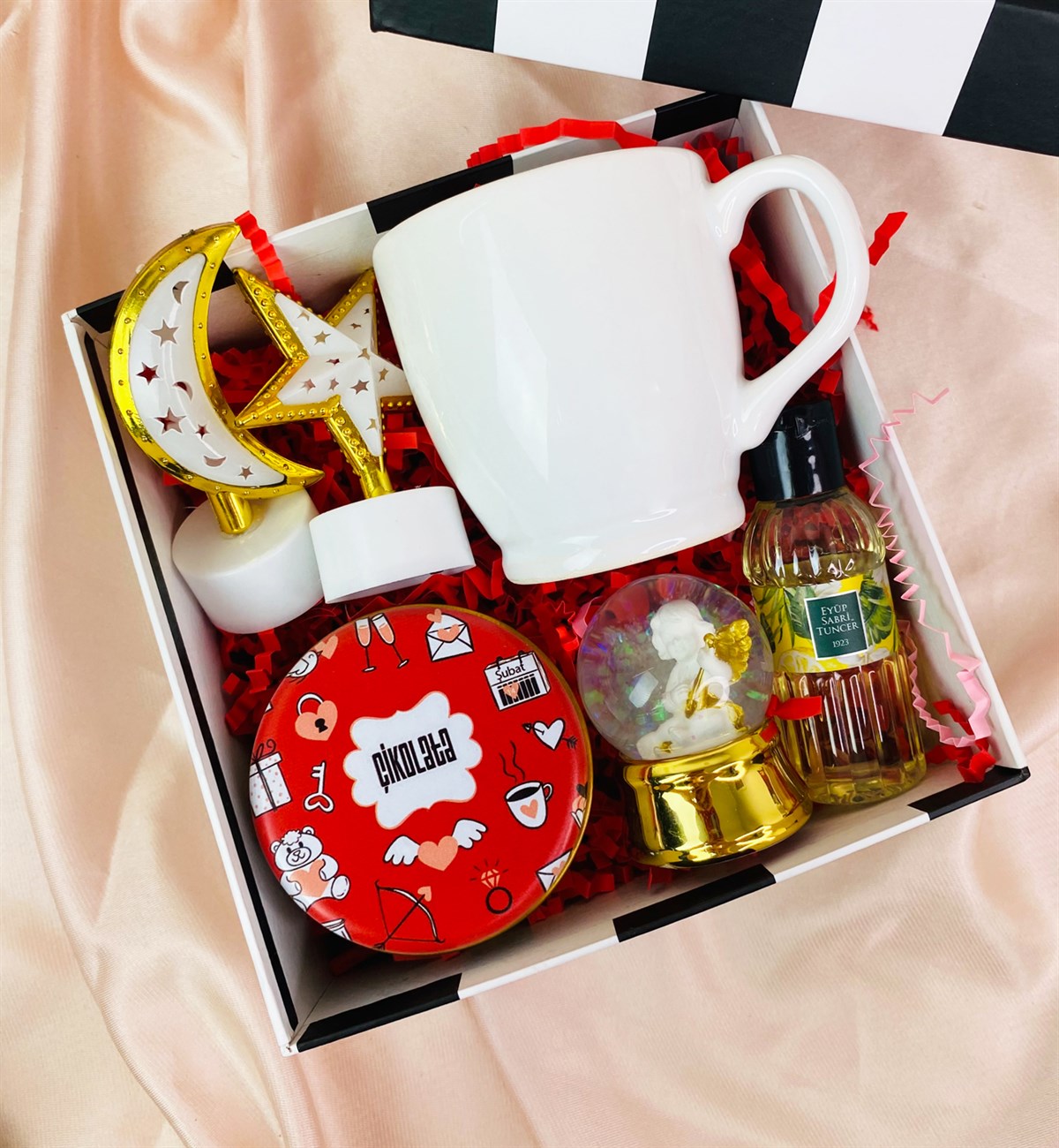 Özel Kutulu Yaldızlı Mini Kalp Çikolata Ve Altınyaldızlı Melek Kar Küresi Hediye SetigiftmodaGmhs101453